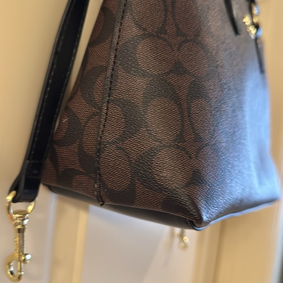 Handbag - Picture 4 of 5